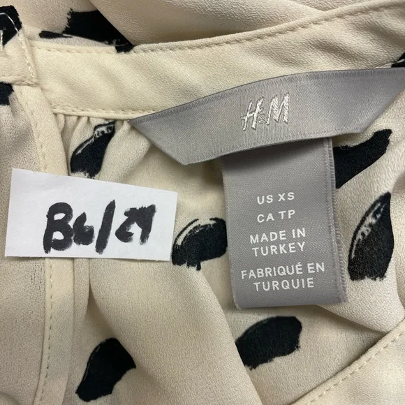 H&M Career Blouse | Size XS - Picture 5 of 5